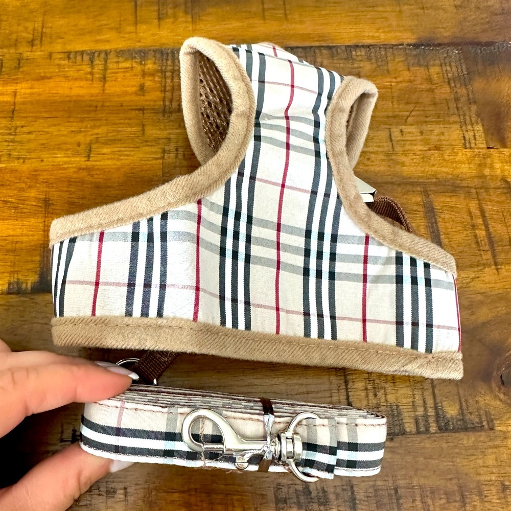 Plaid Dog harness and matching leash. Brand new!
